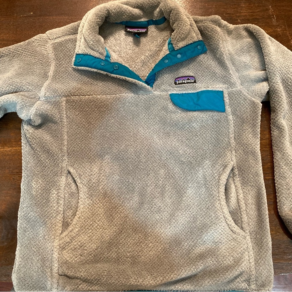 Patagonia pullover jacket with pockets